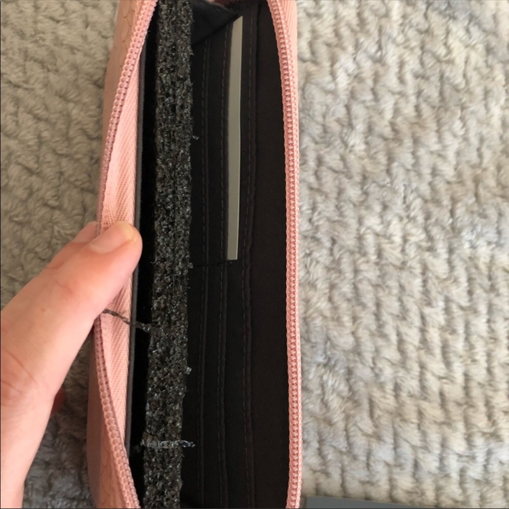 Hudson And Bleecker Smartphone Wallet - Picture 4 of 5